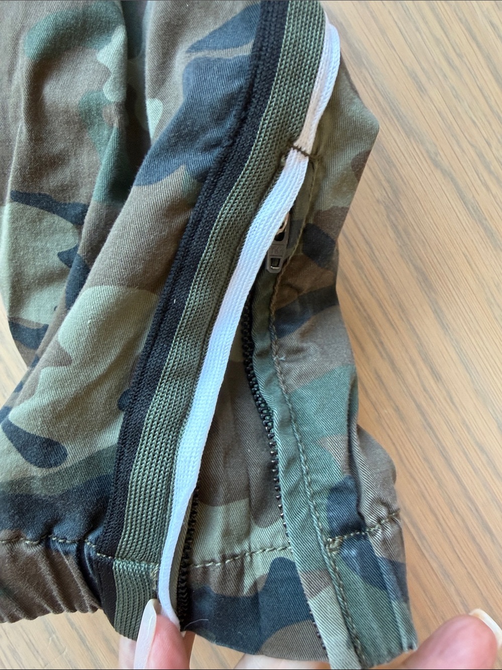 Sanctuary Anthropologie camp side stripe stretch pants cropped size 28 Like new - Picture 8 of 8